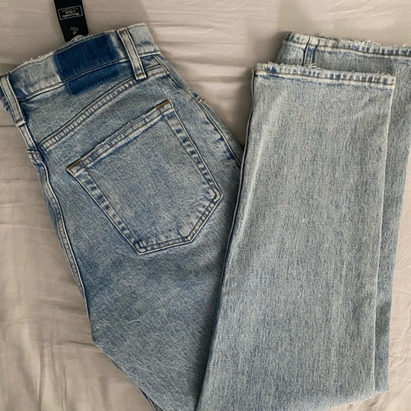 Abercrombie & Fitch Denim - The 90s Straight Ultra High Rise Abercrombie Jeans
